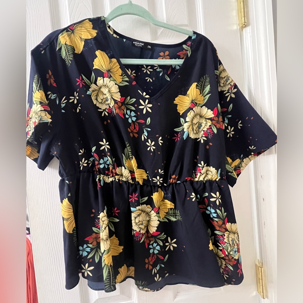 SHEIN Curve XXL/2XL navy floral babydoll top
